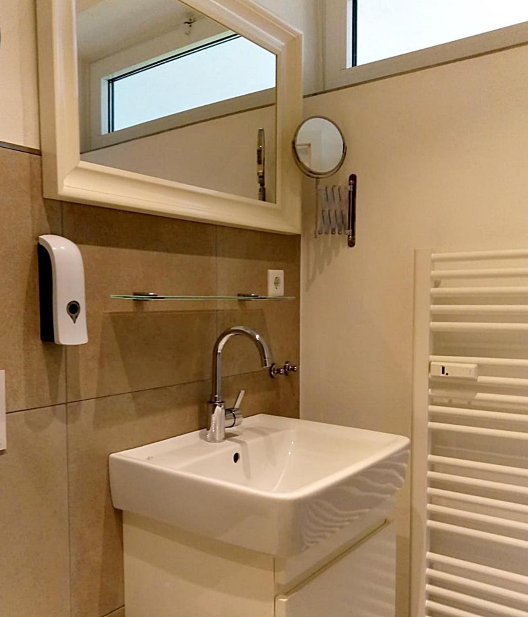 Apartment Regina Менезе Екстер'єр фото